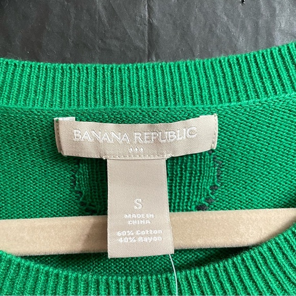 Banana Republic Women’s Small Green Sweater with Black Polka Dots Chic - Picture 2 of 5